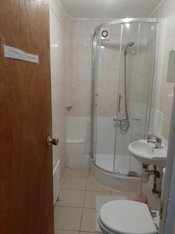 Single Room With Underbed 8 Londra Dış mekan fotoğraf